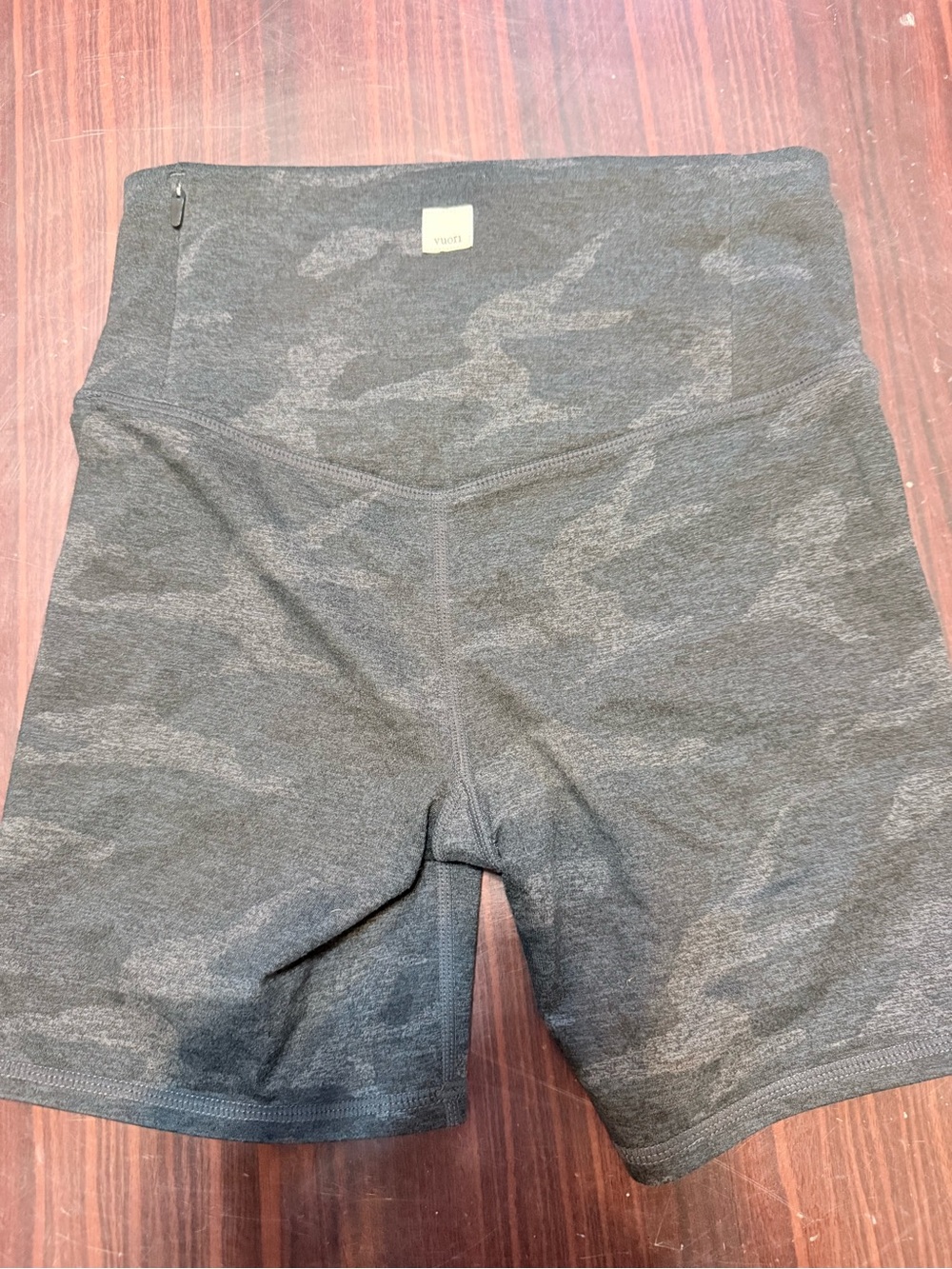 Vuori women’s biker shorts with pocket small - Picture 4 of 4